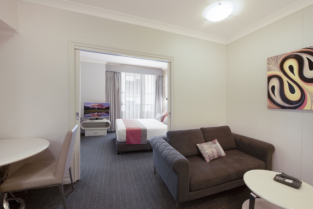 One Bedroom Apartment with Limited Housekeeping photo 2