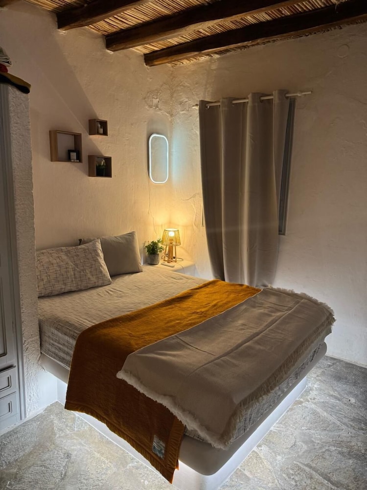 Deluxe Double Room, Partial Ocean View