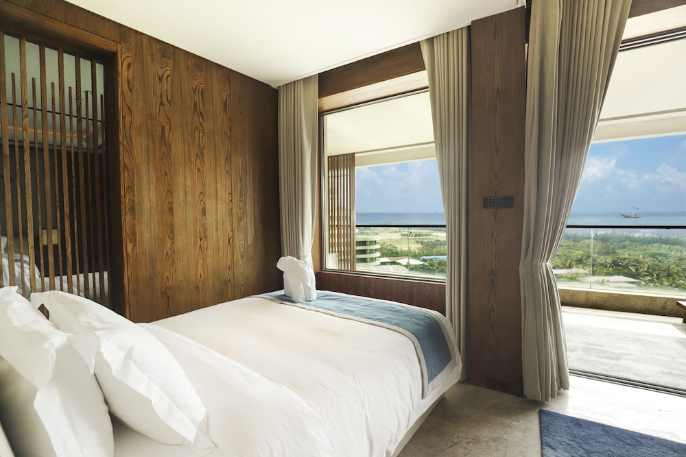 Junior Suite, Multiple Beds, Ocean View (Up to 4 Guests)