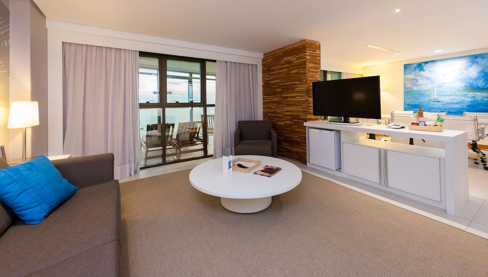 Suite, 1 King Bed, Non Smoking, Balcony (Living Room) thumbnail 6