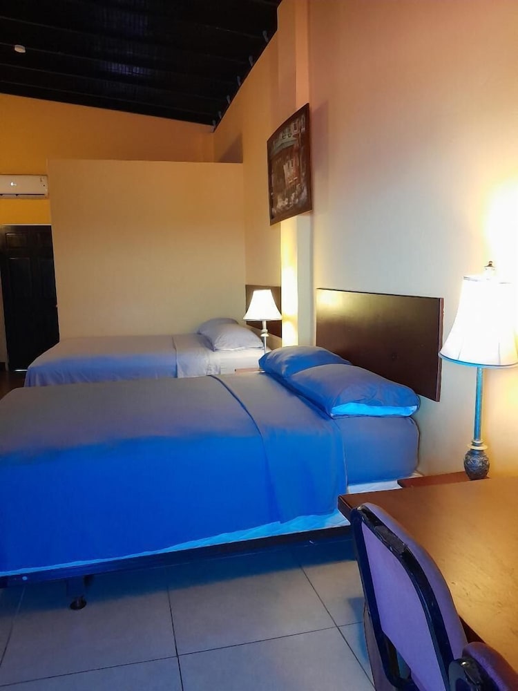 Deluxe Double Room, 2 Queen Beds, Microwave, Sea View photo 2