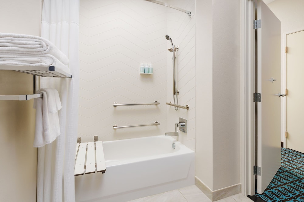 Room, 2 Queen Beds (Mobility Accessible, Tub) - Photo 2