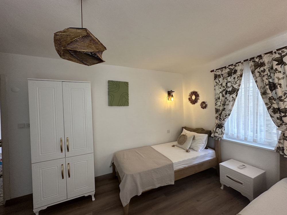 Standard Twin Room - Photo 7