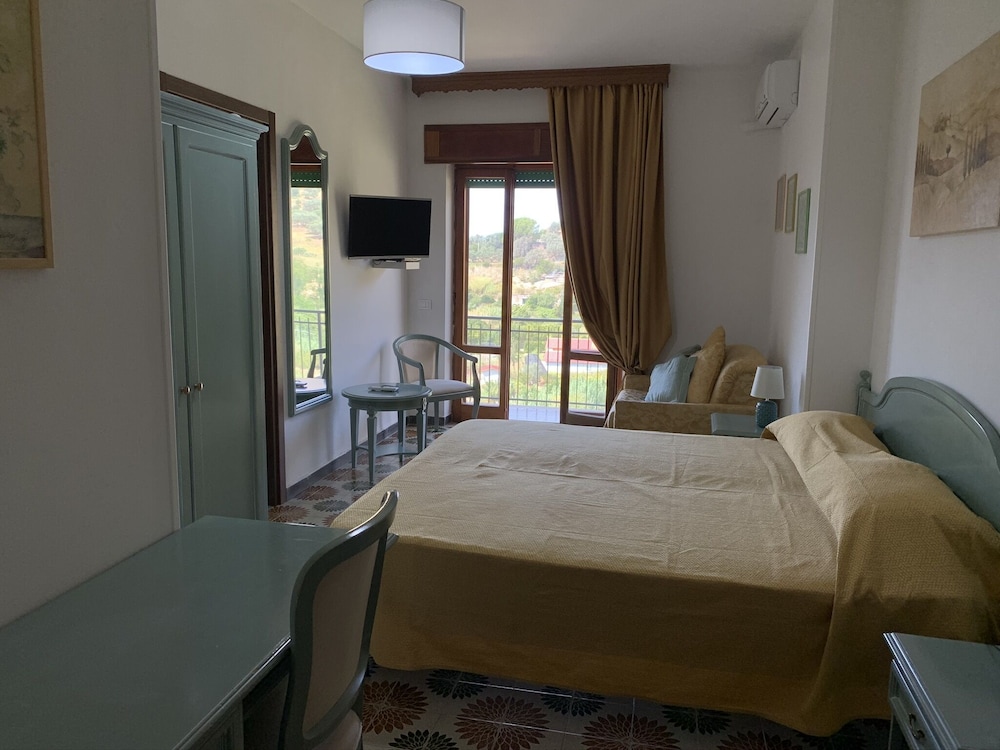 Standard Triple Room, 1 Bedroom, Ensuite