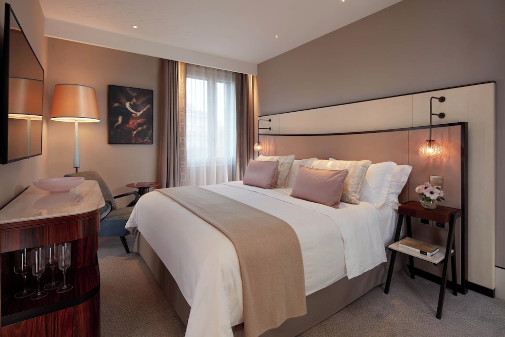 Deluxe Room, 1 King Bed