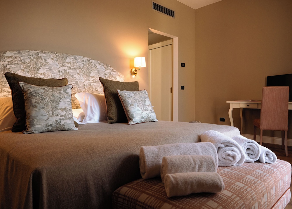 Elegance Deluxe Room with Terrace