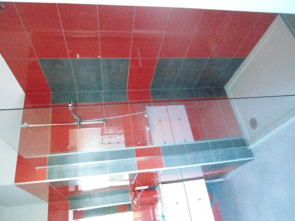 Double Room (Cerise) photo 3