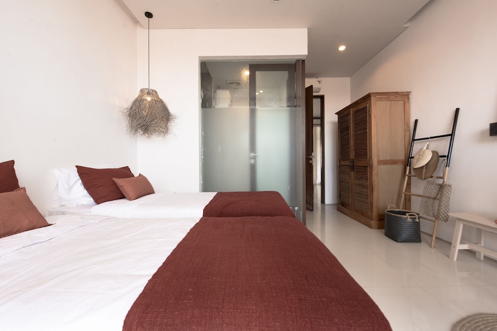 Suite, 2 Bedrooms - Photo 24
