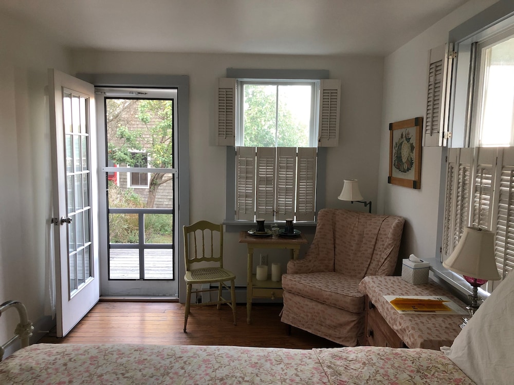 Standard Room, 1 Double Bed, Private Bathroom, Partial Ocean View photo 2
