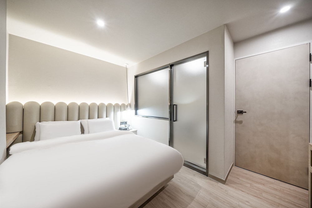 Deluxe Room - Photo 1