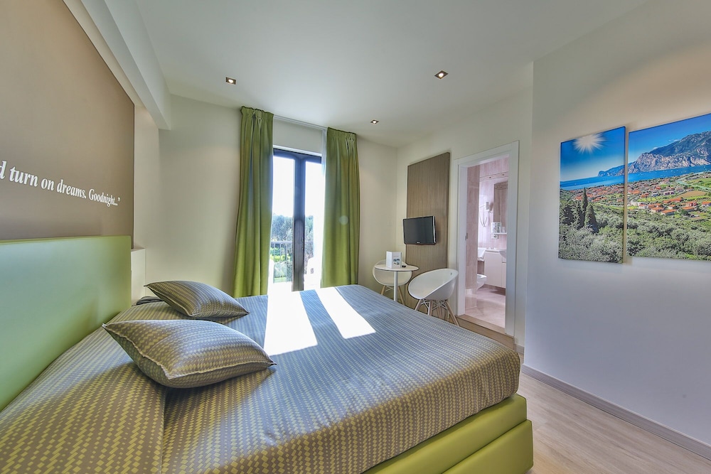 Double or Twin Room, Balcony, Pool View - Photo 11