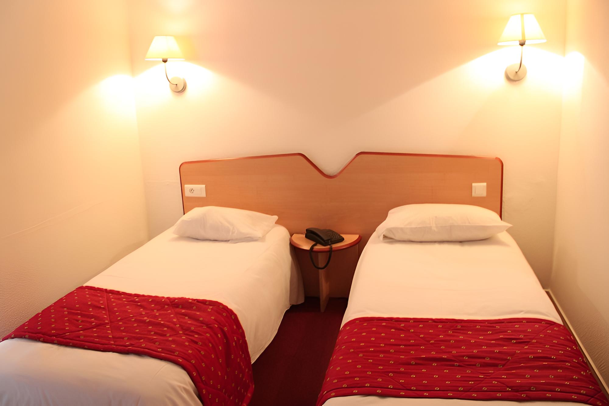 Standard Twin Room photo 2