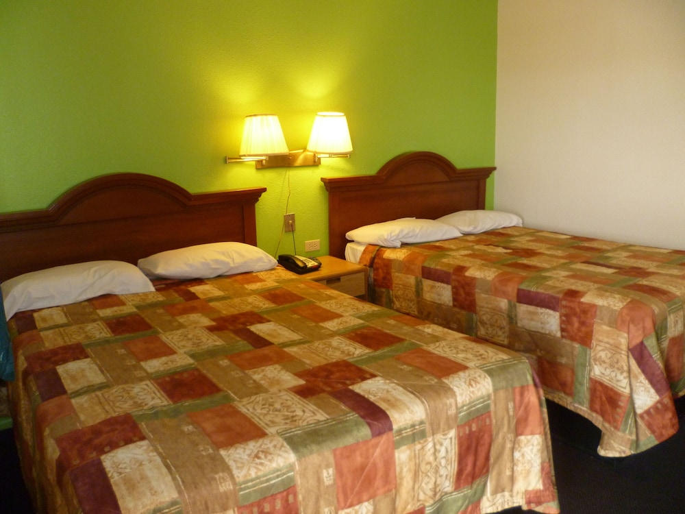 Room, 2 Double Beds photo 2