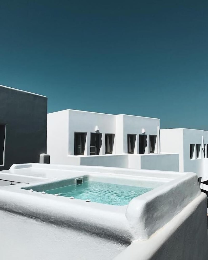 Honeymoon Suite (Outdoor Hot Tub) - Photo 2