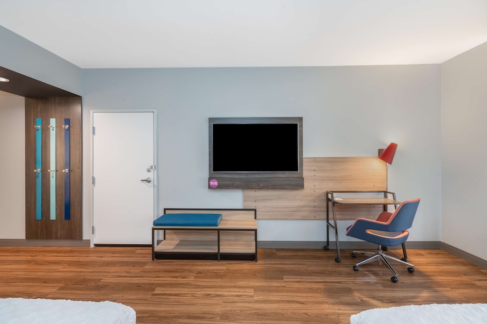 Room, 2 Queen Beds, Accessible (Roll-In Shower, Mobiity & Hearing) at Tru by Hilton Knoxville North I75 in Knoxville