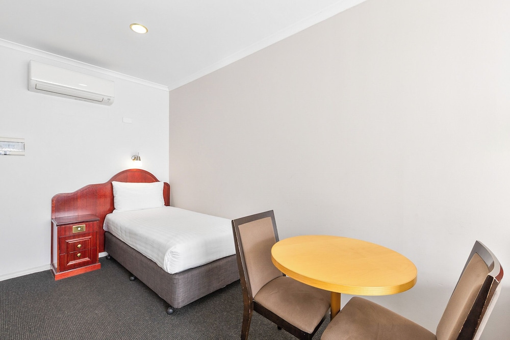 Superior Room, Multiple Beds, Non Smoking (Larger Room) photo 3