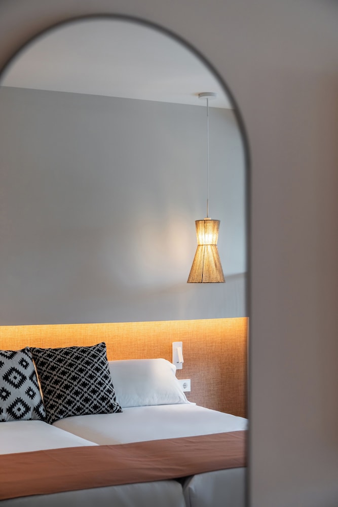 Suite, Balcony (Magnus)(2 adults + 1 child)