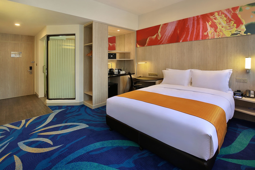 Standard Room, Multiple Beds (Free Breakfast) - Photo 8