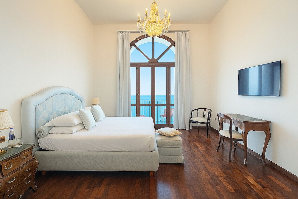 Suite, Sea View