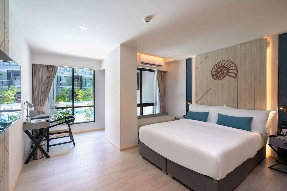 Deluxe Room, 1 Double Bed, Terrace (Pool) - Photo 1