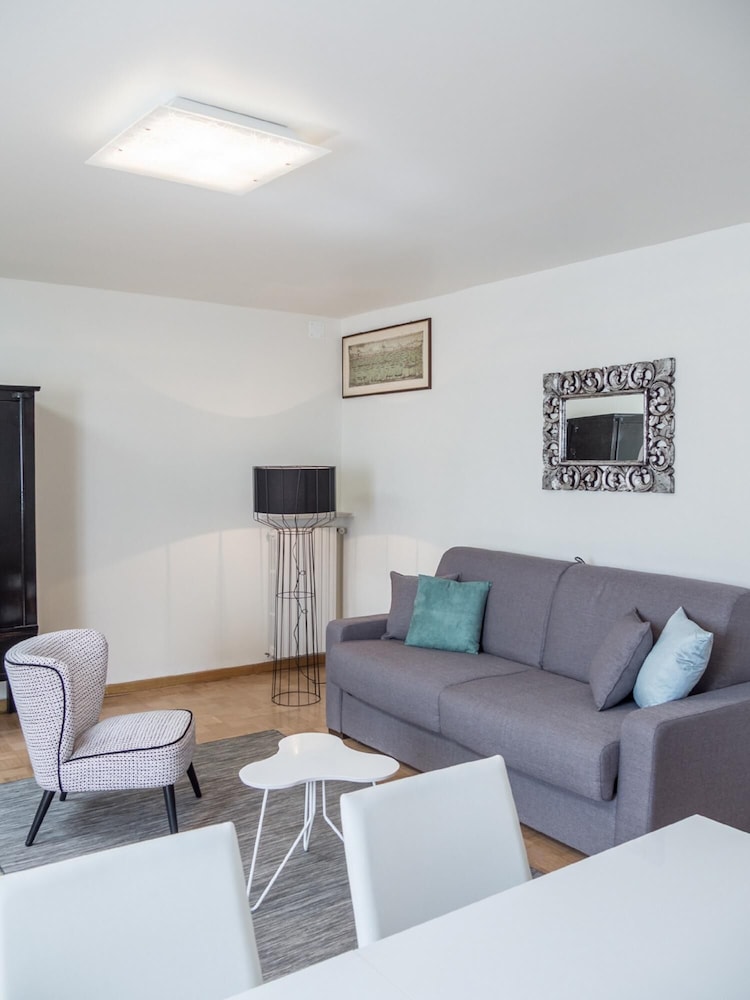 Apartment photo 1