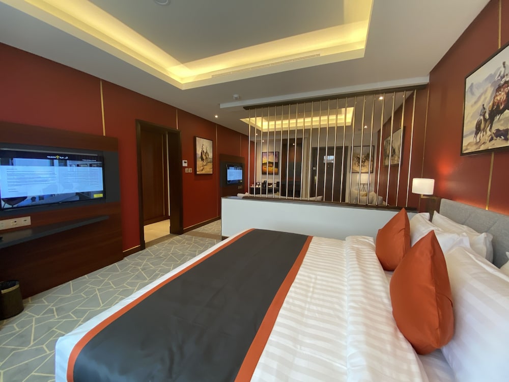 Executive Suite - Photo 4