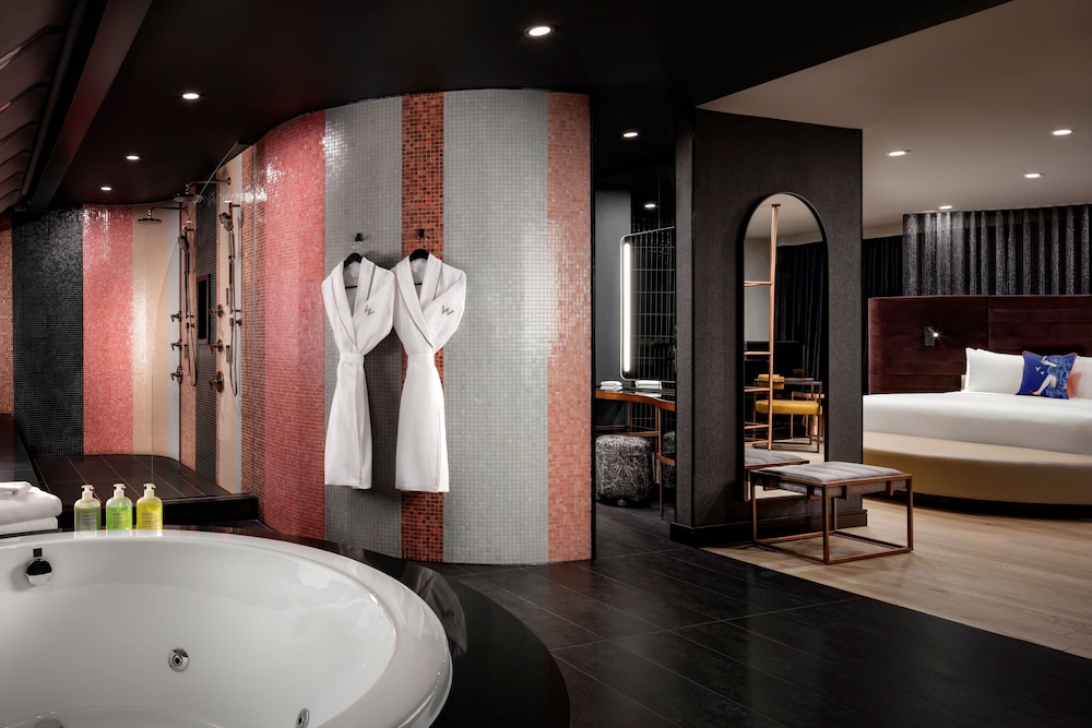 Suite, 1 Bedroom, City View thumbnail 5