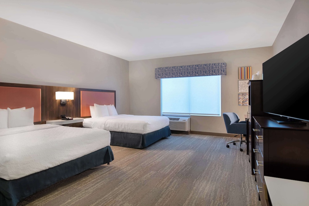 Room, 2 Queen Beds, Accessible, Bathtub photo 1