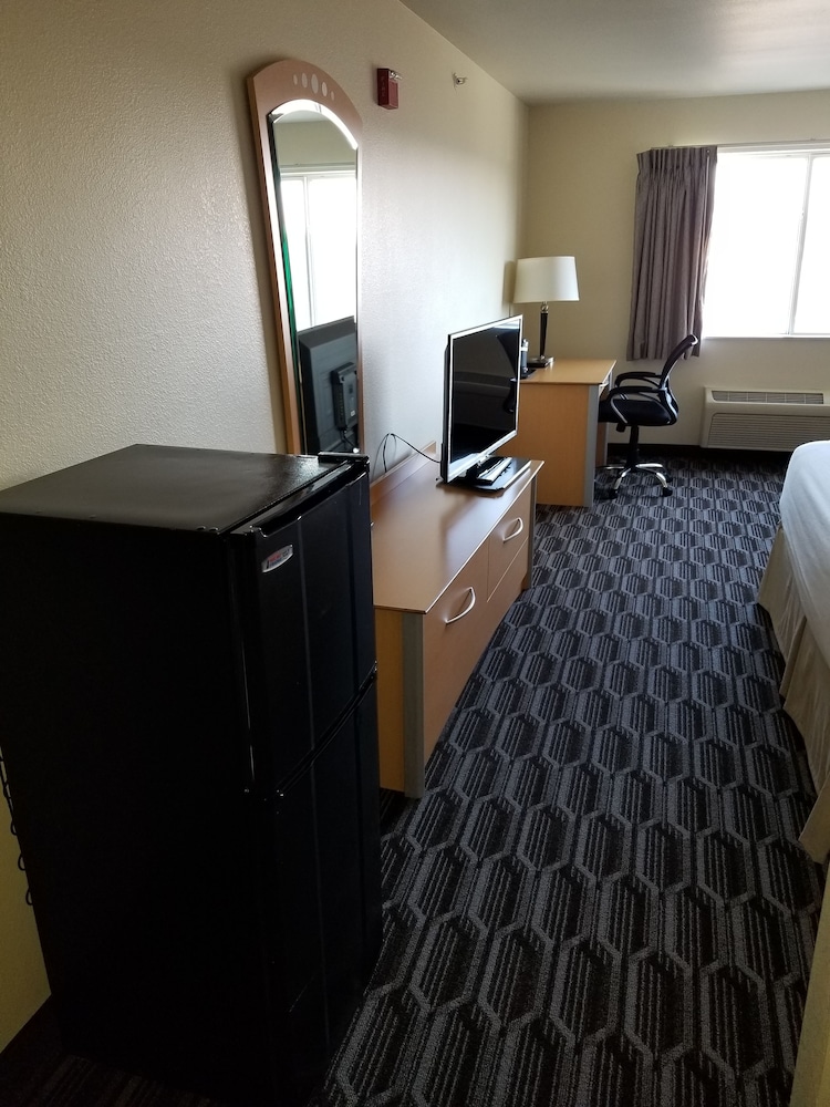 Room, 1 King Bed, Accessible, Non Smoking (Mobility, Bathtub w/Grab Bars) - Photo 4