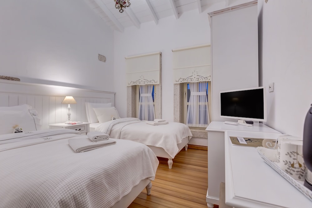 Twin Room (Upper Floor)
