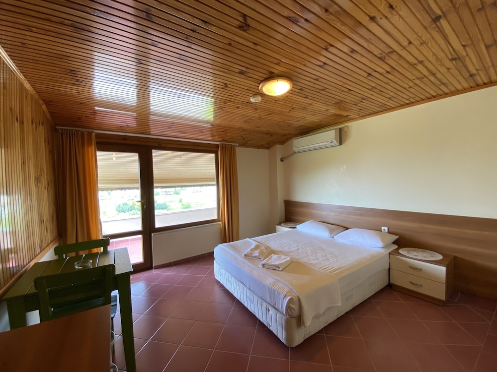 Room, Sea View