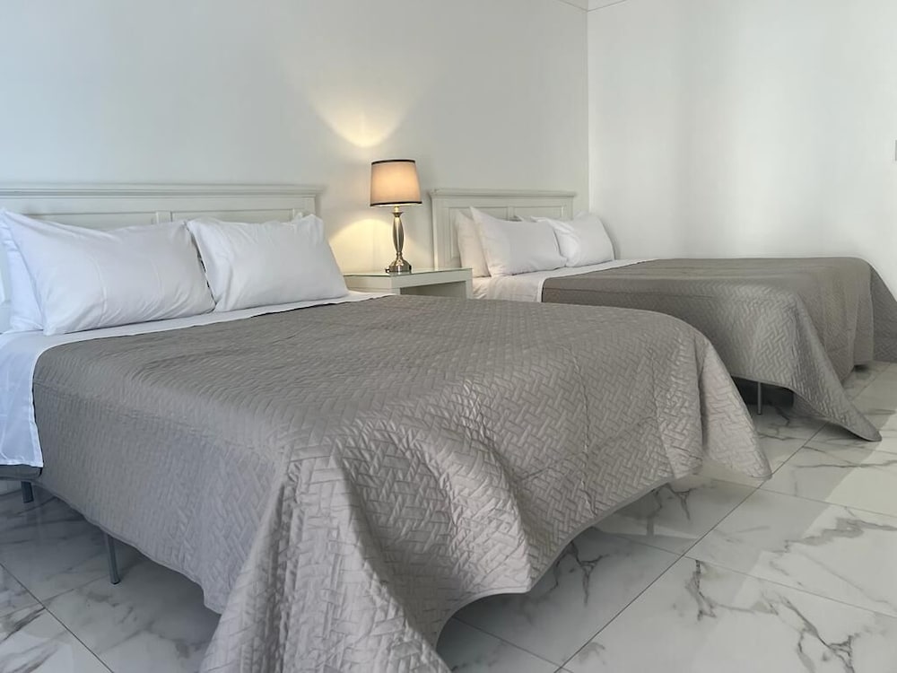 Basic Studio, 2 Queen Beds
