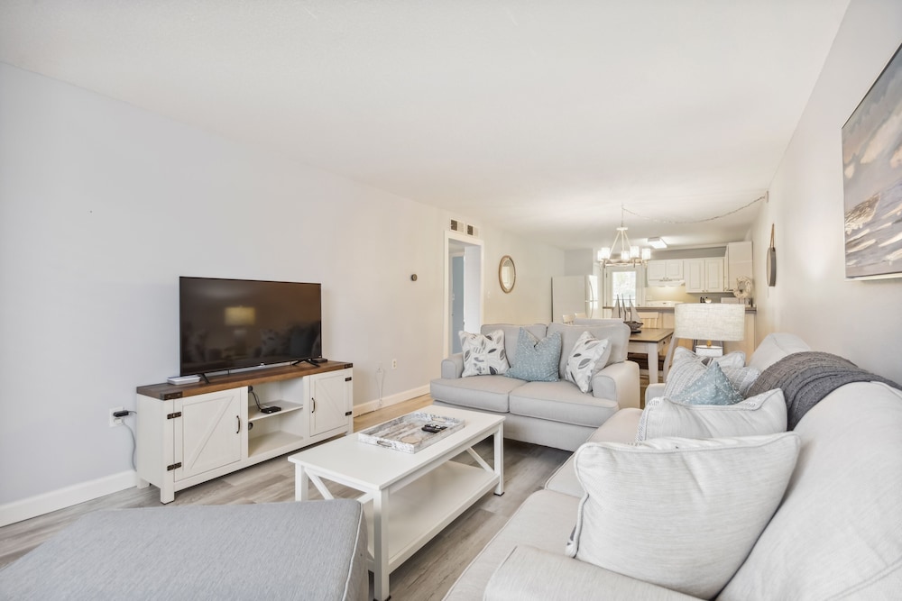 Condo, 2 Bedrooms