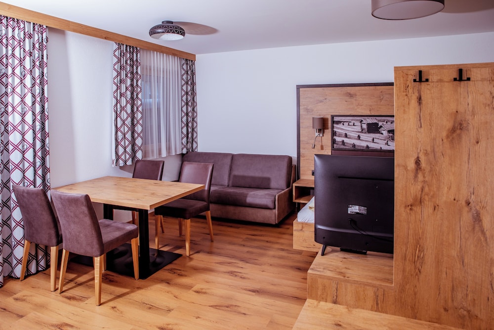 Comfort Studio Suite, 1 King Bed with Sofa bed, Mountain View