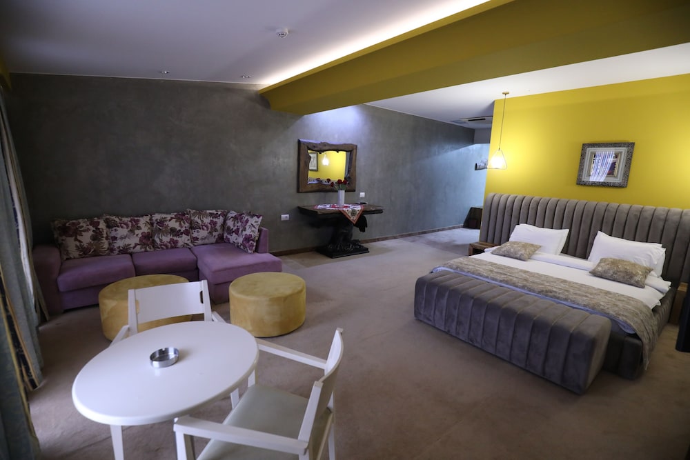 Luxury Suite photo 3