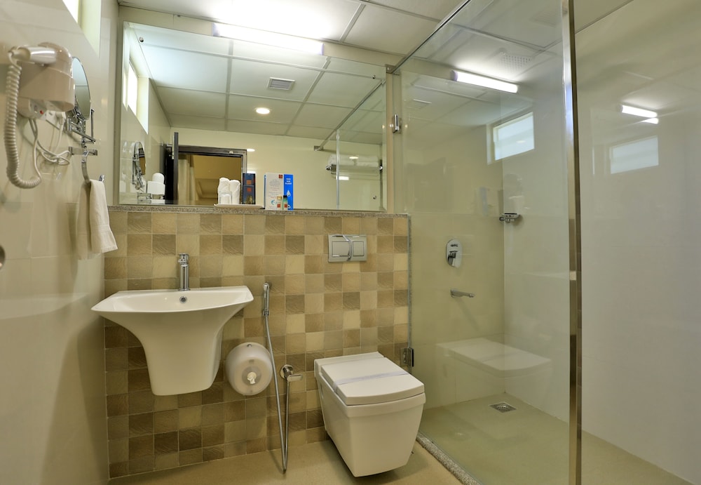 2 Bed Room Family Suite With Balcony - Photo 3