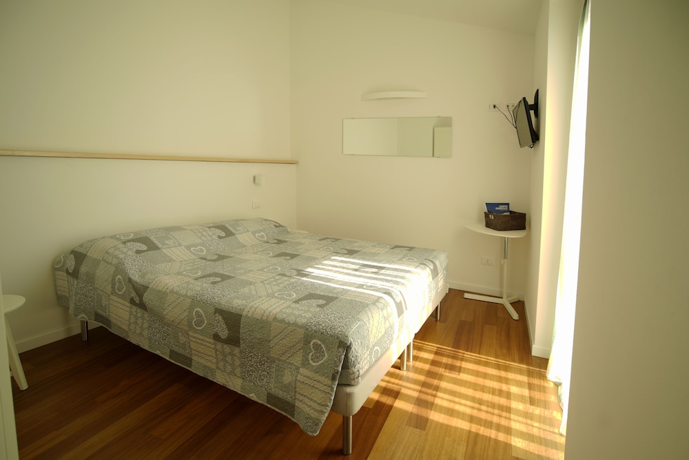 Double Or Twin Room, Shared Bathroom, Sea View (Erbe Aromatiche)