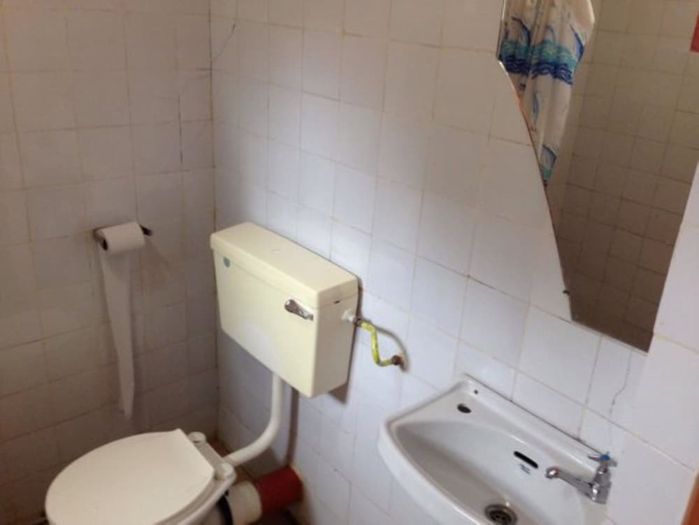 Twin Room (Economy) photo 3