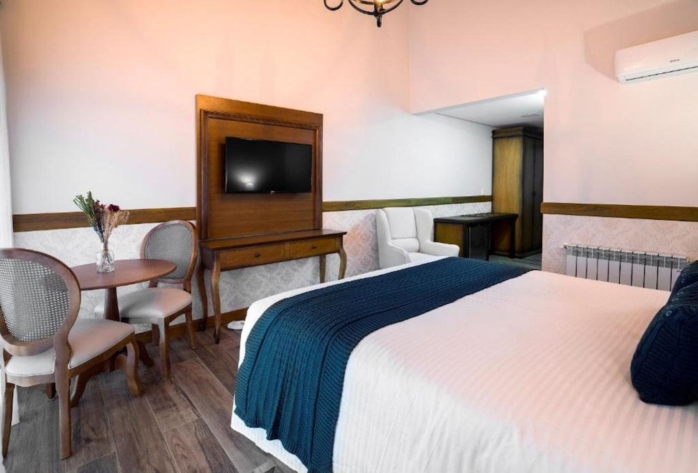 Deluxe Double Room, 1 Queen Bed, Patio photo 2