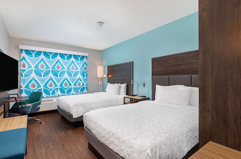 Room, 2 Queen Beds, Accessible (Hearing) - Photo 1