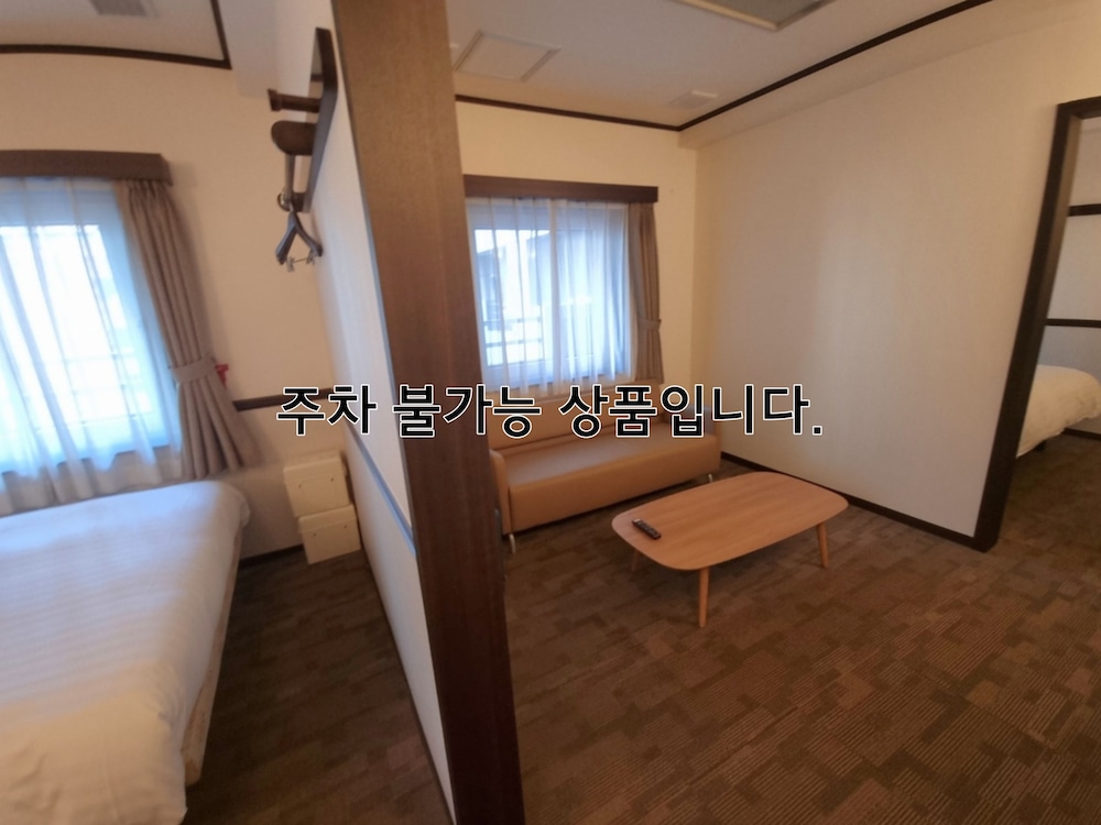 Family Twin Room, Non Smoking (No Parking) photo 2