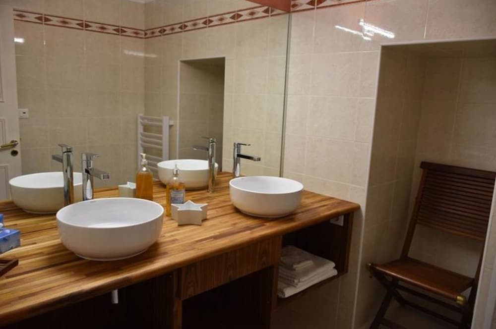 Family Room, Private Bathroom (Irish Cob) photo 2