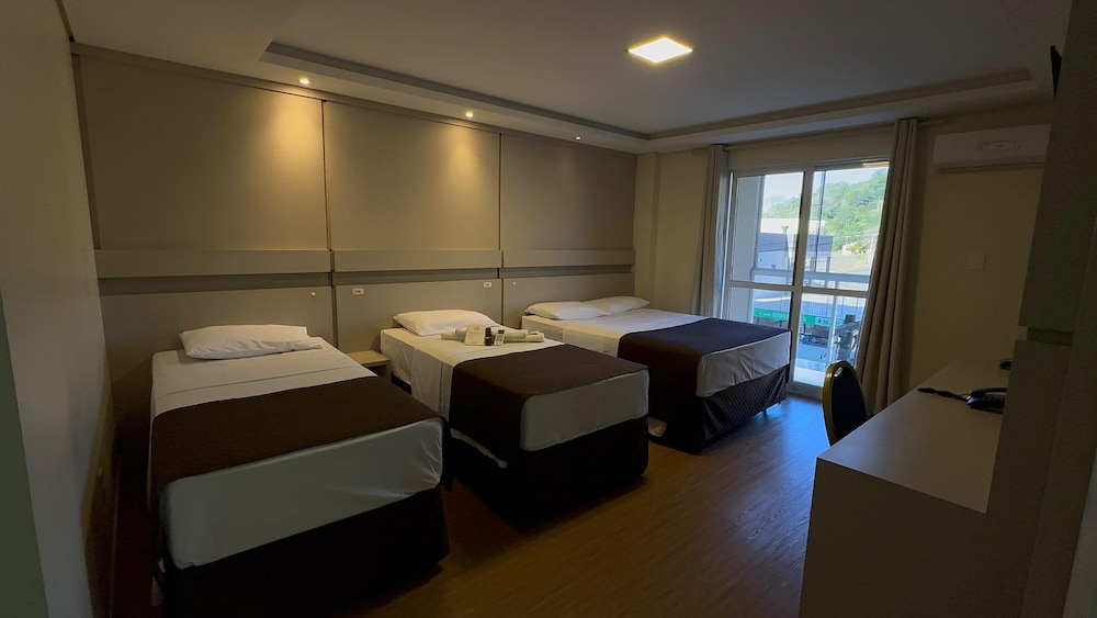 Executive Quadruple Room photo 1