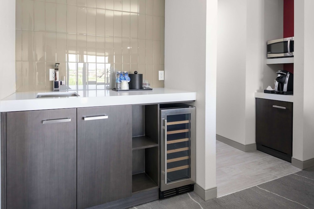Suite, 1 Bedroom, Mountain View photo 2