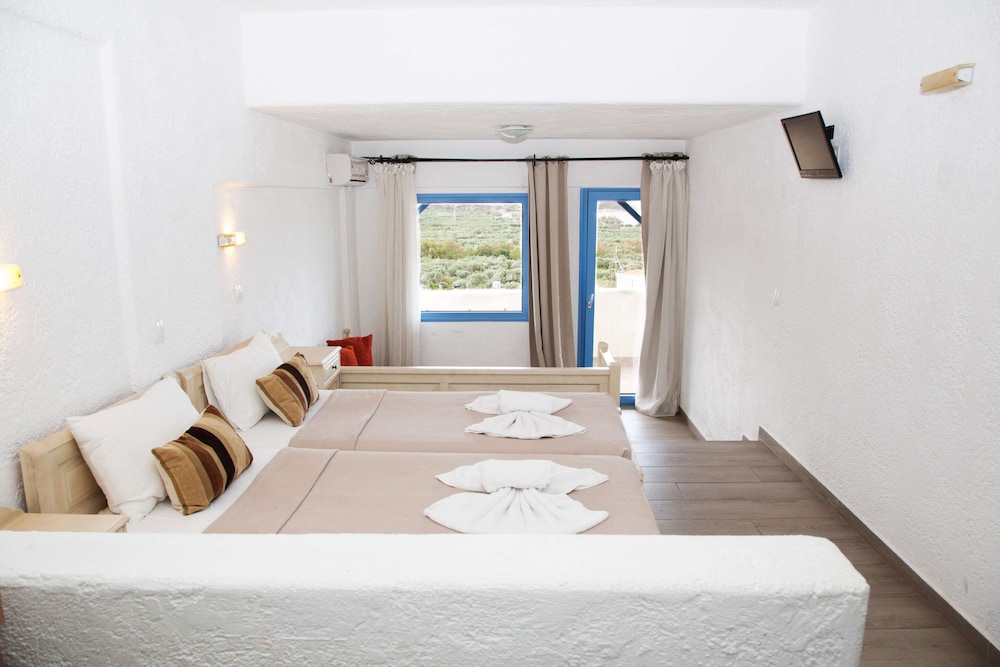 Family Room, 2 Bedrooms - Photo 4