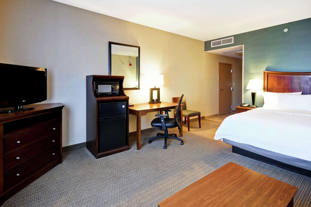 One King Bed, Non-Smoking, Accessible - Photo 2