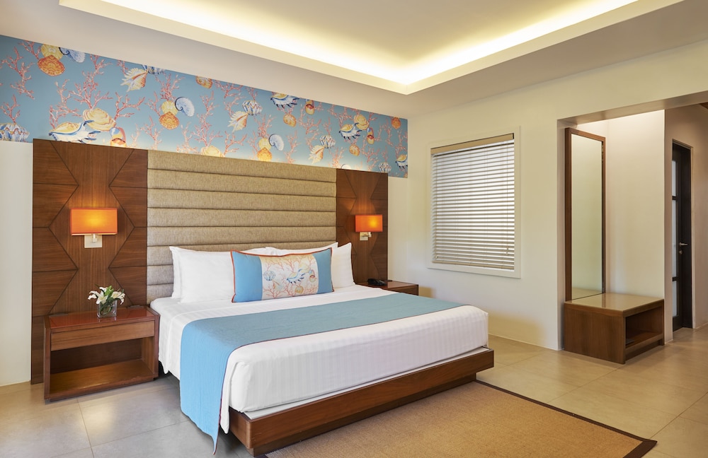 Premium Room, 1 King Bed photo 3