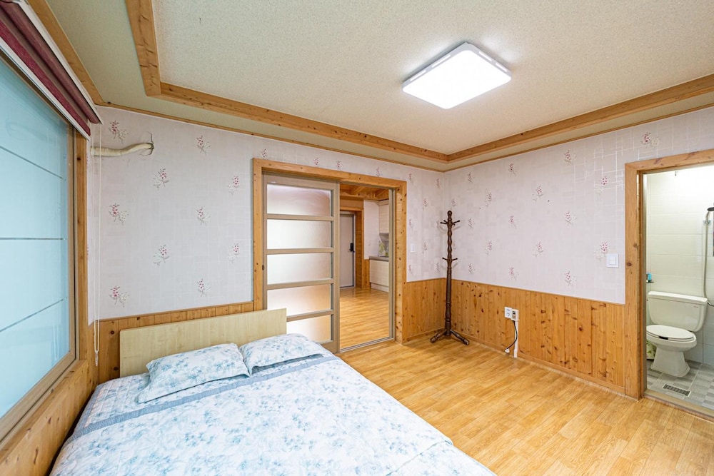 Basic Room, 1 Bedroom (Rosemary) - Photo 6