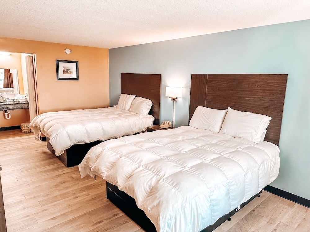 Room, 2 Queen Beds - Photo 1