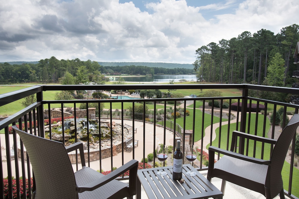 Room, 1 King Bed (Lodge and Spa Lake Side) - Photo 10